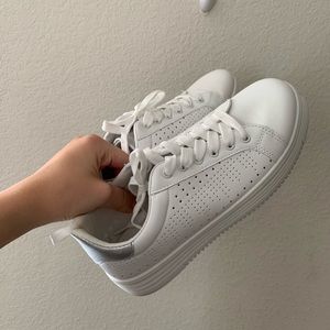 White platform sneaker